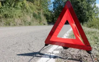 В Крыму ВАЗ врезался в дерево — пострадал водитель 