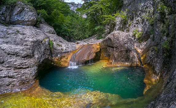 Ванна молодости — жемчужина Большого каньона Крыма