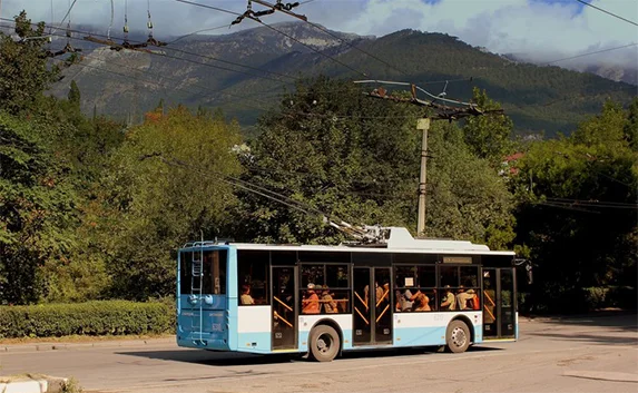 «Грамотный троллейбус»: крымчане напишут диктант на высоте 752 метра