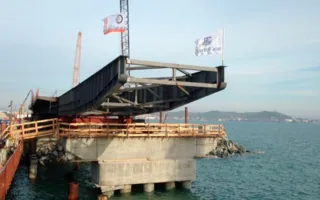 На керченском участке моста начали монтаж пролётов над акваторией