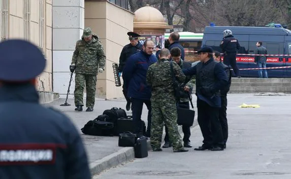 Возле школы в Ростове-на-Дону прогремел взрыв (видео)