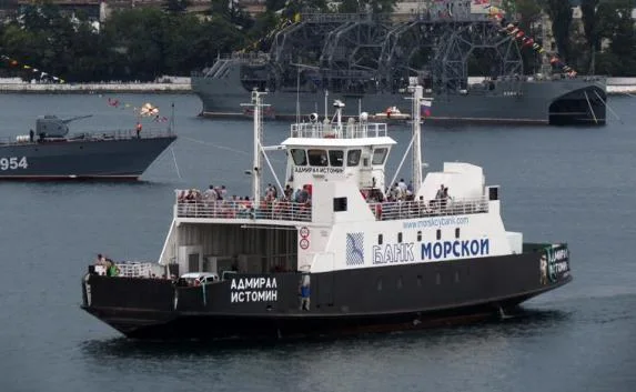 В Севастополе из-за шторма не ходят паромы