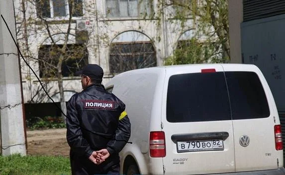 Военные перекрыли доступ к школе и детсаду в Керчи (фото, видео)