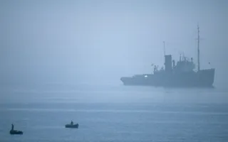 Причиной столкновения сухогруза и судна ЧФ мог стать туман