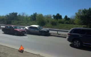 Симферополь встал в пробках из-за тройного ДТП (фото)