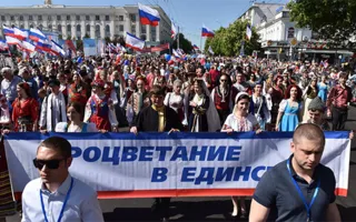 В Симферополе на Первомайскую демонстрацию вышли 25 тысяч человек — фото