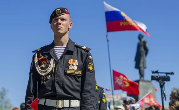 Вечерняя репетиция Парада Победы в Севастополе — онлайн