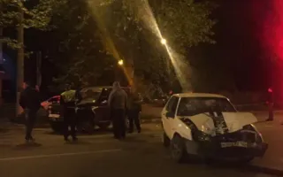В Керчи столкнулись два ВАЗа — пострадал водитель (фото)