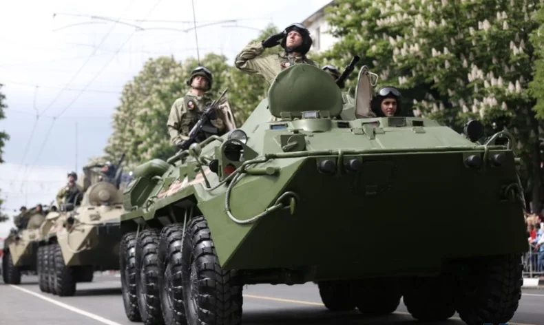 Военный Парад Победы впервые прошёл в Симферополе — фото