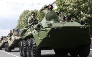 Военный Парад Победы впервые прошёл в Симферополе — фото