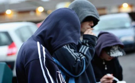 В Севастополе гопники жестоко избили двух парней