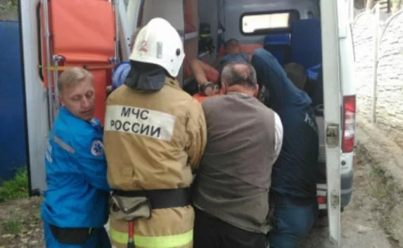 В Алуште ребёнок упал на арматуру и получил серьёзные травмы (фото)