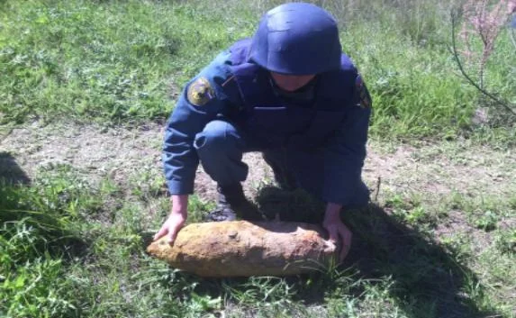 В Керчи возле кладбища нашли авиабомбу (фото)