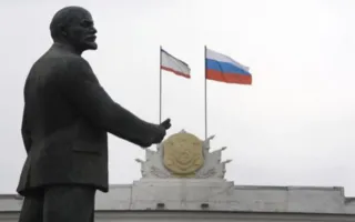 В Симферополе хотят потеснить Ленина с главной площади 