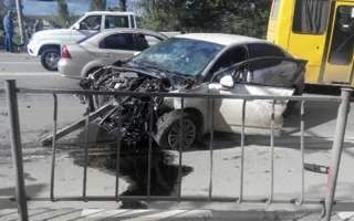 Серьёзное ДТП в Крыму: «Ситроен» «всмятку», «Фольксваген» в кювете