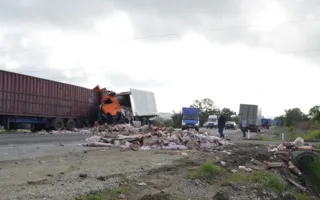 В Керчи длинномер столкнулся с фурой, а ВАЗ с маршруткой (фото)