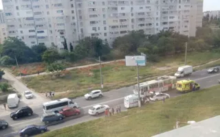 ДТП в Севастополе: водитель вылетел через лобовое стекло 