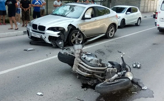 В Балаклаве столкнулись байкер и BMW (фото)