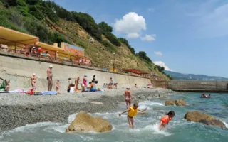 В Алупке местным детям больше не попасть на санаторский пляж