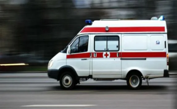 В Севастополе маршрутка сбила сотрудницу дорожной службы