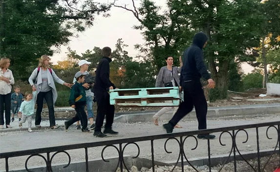 Парк «Учкуевка» разворовали посреди бела дня