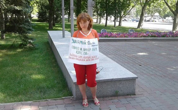 Севастопольцы «пробиваются» на прием к Овсянникову через пикеты (фото)