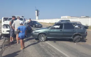 ДТП в Казачьей бухте: ВАЗ врезался в иномарку (фото, видео)