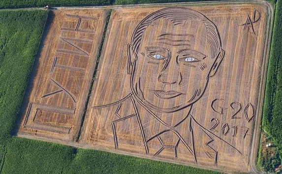 Итальянский фермер трактором нарисовал портрет Путина (видео)