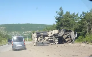 Стали известны подробности ДТП с фурами под Севастополем (фото, видео)