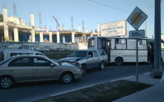 Пьяный водитель в Севастополе пошёл в «лобовую» (фото)