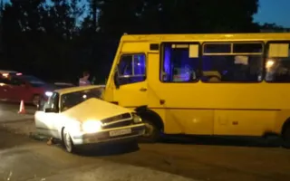 ​ДТП на Пожарова в Севастополе: Audi врезалась в автобус, пострадали люди (фото, видео)