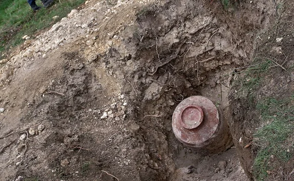 В Севастополе у остановки нашли бомбу весом в полтонны