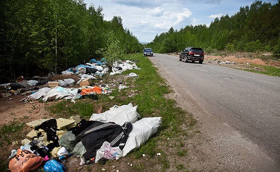 Эшелон мусора вывезли с крымских обочин