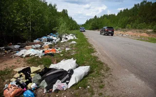 Эшелон мусора вывезли с крымских обочин