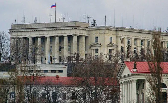 В Севастополе возле штаба ЧФ появится платная парковка
