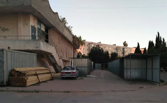Хотели как лучше: возле зловонной «Каравеллы» в Севастополе ставят рынок (фото)