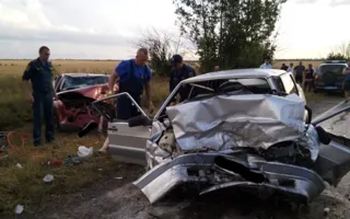 На трассе под Судаком автобус с 30 пассажирами попал в тройное ДТП (фото)