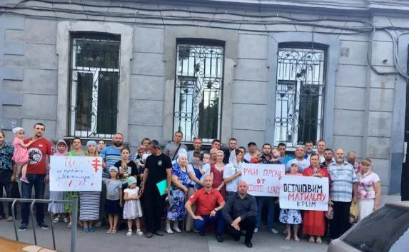 Верующие из Симферополя устроили молитвенное стояние против фильма «Матильда»