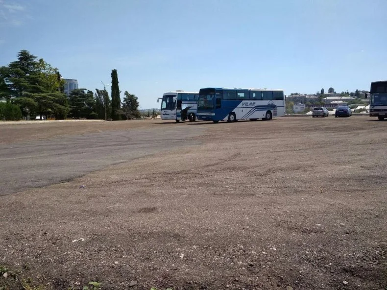 Севастопольцы не жалуют парковку у памятника Солдату и Матросу