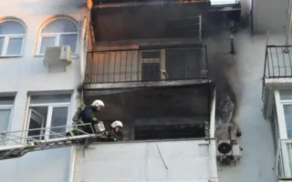 Огнеборцы спасли женщину с детьми на пожаре в Севастополе (фото)