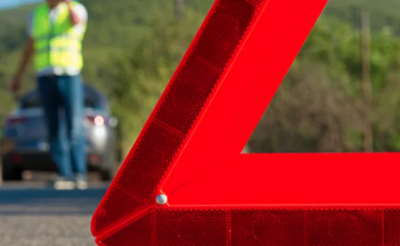 Грузовик и легковушка столкнулись под Феодосией — пострадали двое
