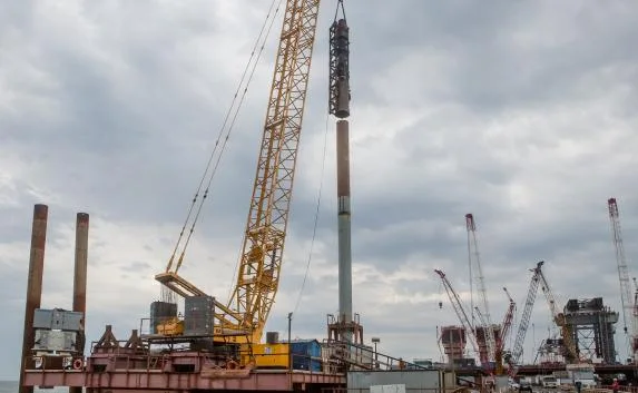 В основание автодорожной части Крымского моста вбили все сваи