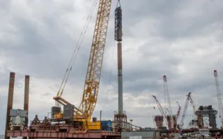 В основание автодорожной части Крымского моста вбили все сваи