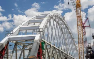 Монтаж арок Крымского моста продлят из-за непогоды