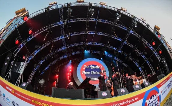 Путин, «Подмосковные вечера» и салют: в Крыму завершился Koktebel Jazz Party