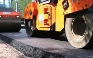 Сломанные бордюры, груда мусора — итог работы подрядчика в Инкермане