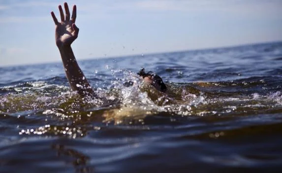 Пенсионера в бессознательном состоянии достали из воды в Ялте