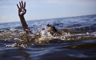 Пенсионера в бессознательном состоянии достали из воды в Ялте