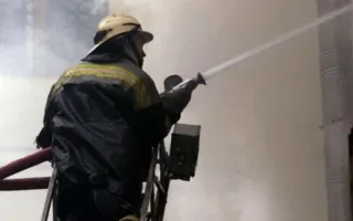 Десятки человек эвакуировали из-за пожара в Керчи