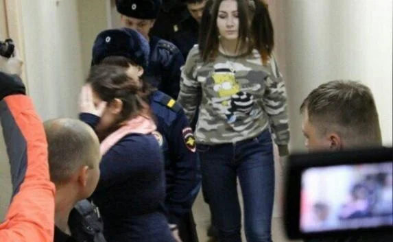 Суд приговорил «хабаровских живодёрок» к реальным тюремным срокам (видео)